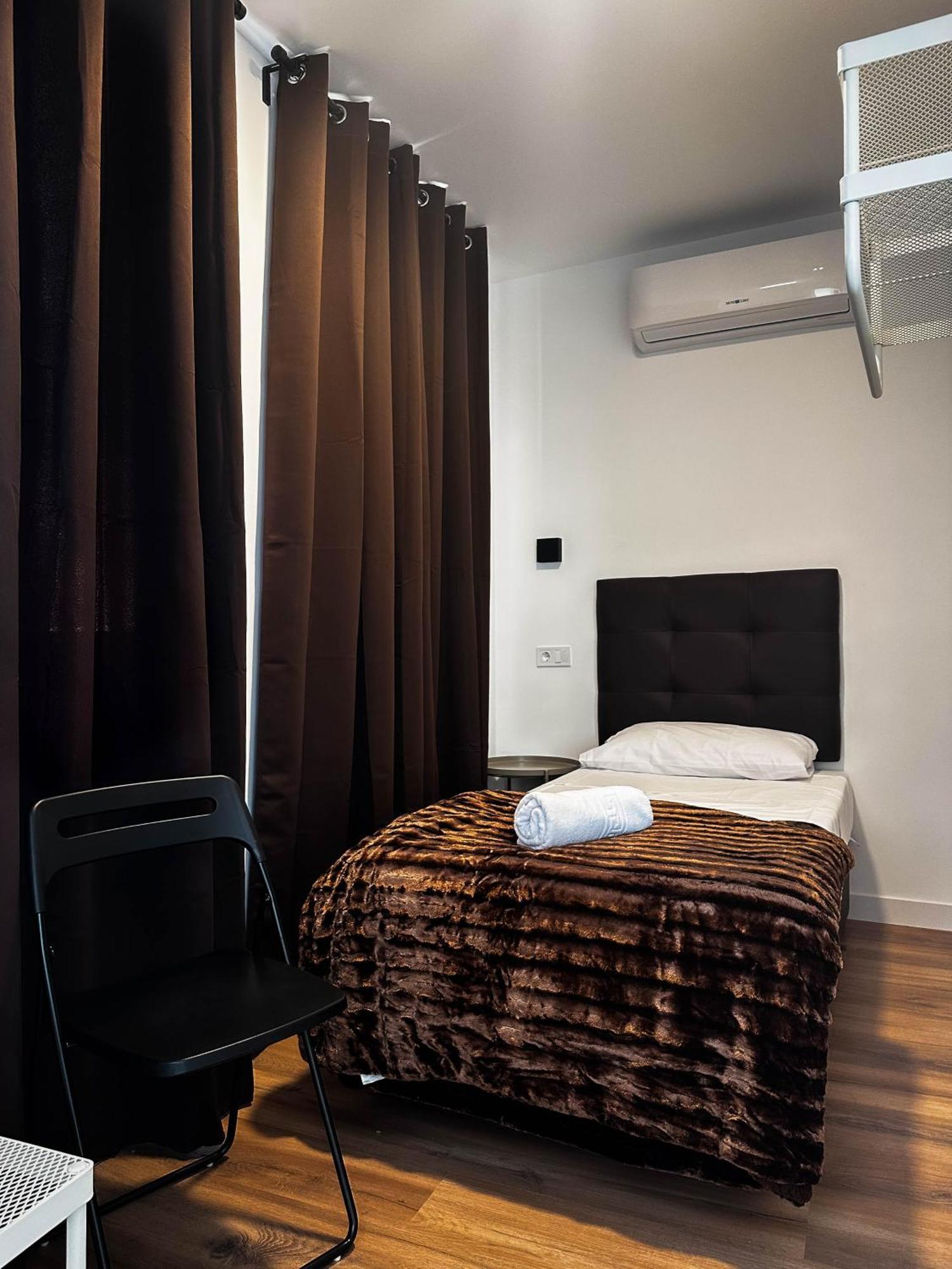 Hostal Arenal Madrid Exterior photo